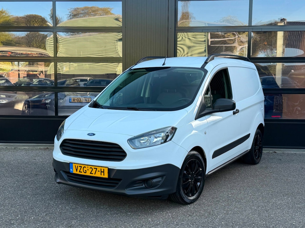 Ford Transit Courier - 1.0 Trend Bluetooth Marge Benzine - AutoWereld.nl