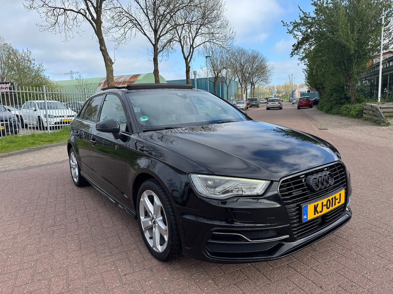 Audi A3 Sportback - 1.4 e-tron panorama s line - AutoWereld.nl