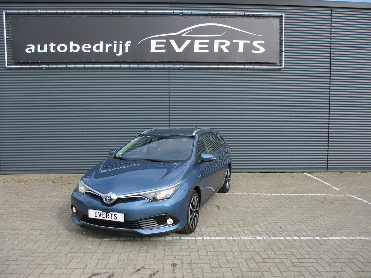 Toyota Auris Touring Sports - 1.8 Hybrid Aspiration dealer onderhouden zeer nette en zeer complete auto nu scherpe meene - AutoWereld.nl