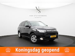Mitsubishi Outlander - 2.0 Intense AUTOMAAT TREKHAAK PDC CRUISE