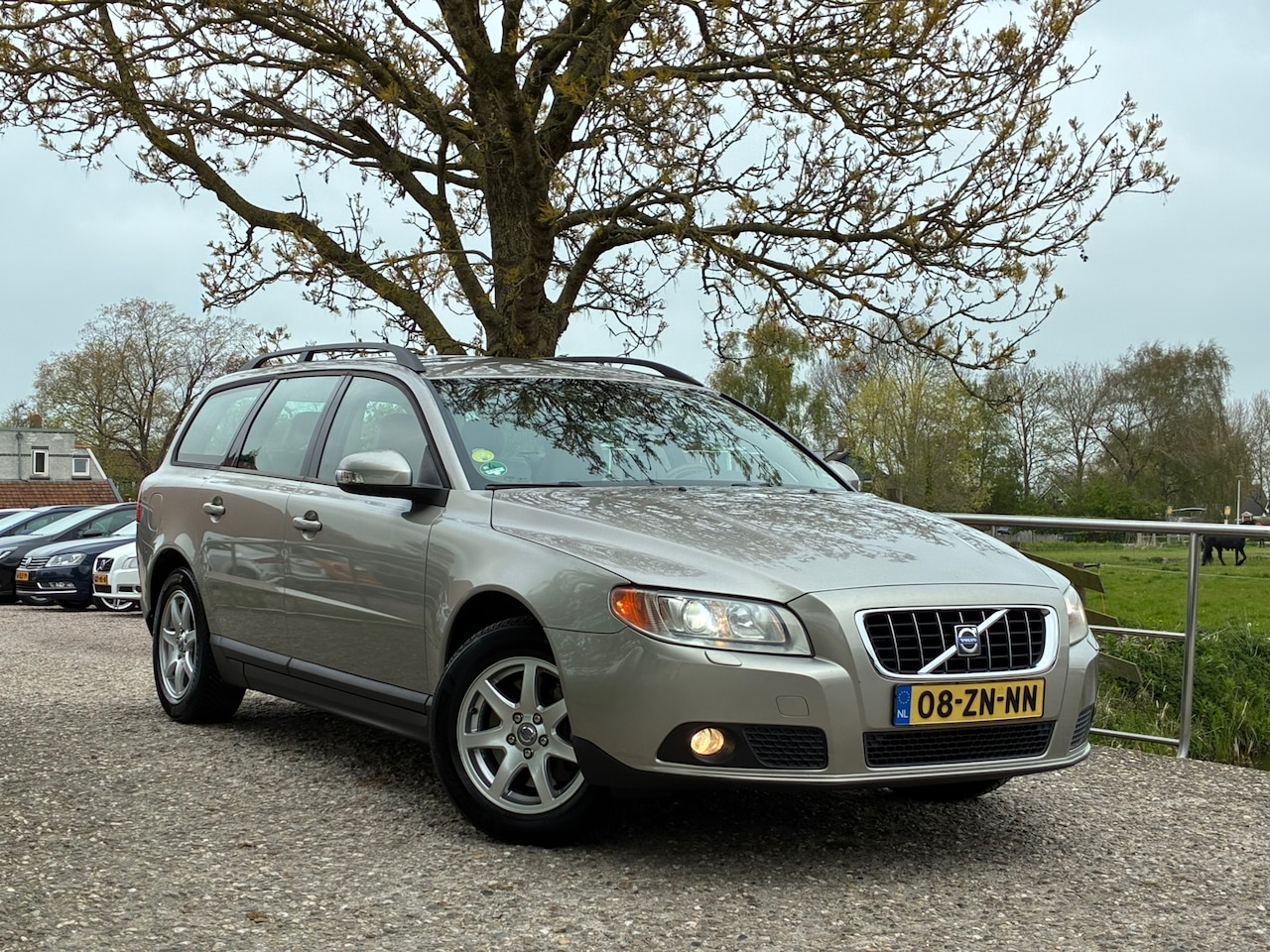 Volvo V70 - 2.5T Kinetic | LEder + Navi + Clima + Cruise nu €8.975,-!! - AutoWereld.nl