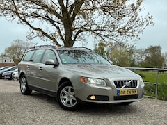 Volvo V70 - 2.5T Kinetic | LEder + Navi + Clima + Cruise nu €8.975,