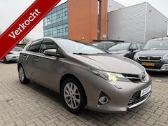 Toyota Auris - 1.6 Benzine | Trekhaak | Pano | Camera | Xenon