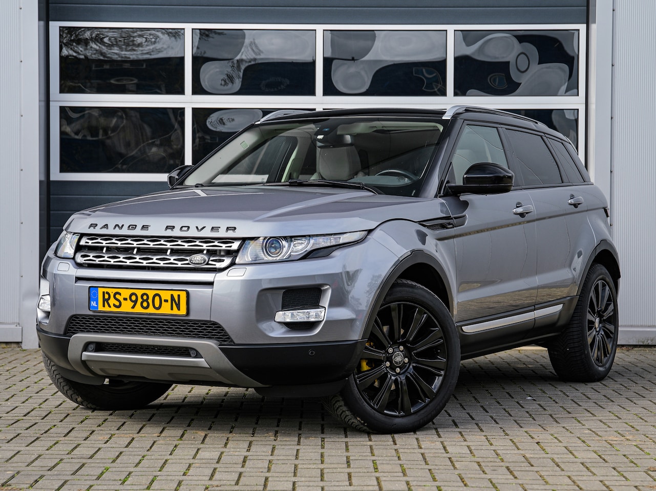 Land Rover Range Rover Evoque - 2.2 eD4 2WD Prestige | Panoramadak | Leder | Xenon | Navi | Trekhaak - AutoWereld.nl