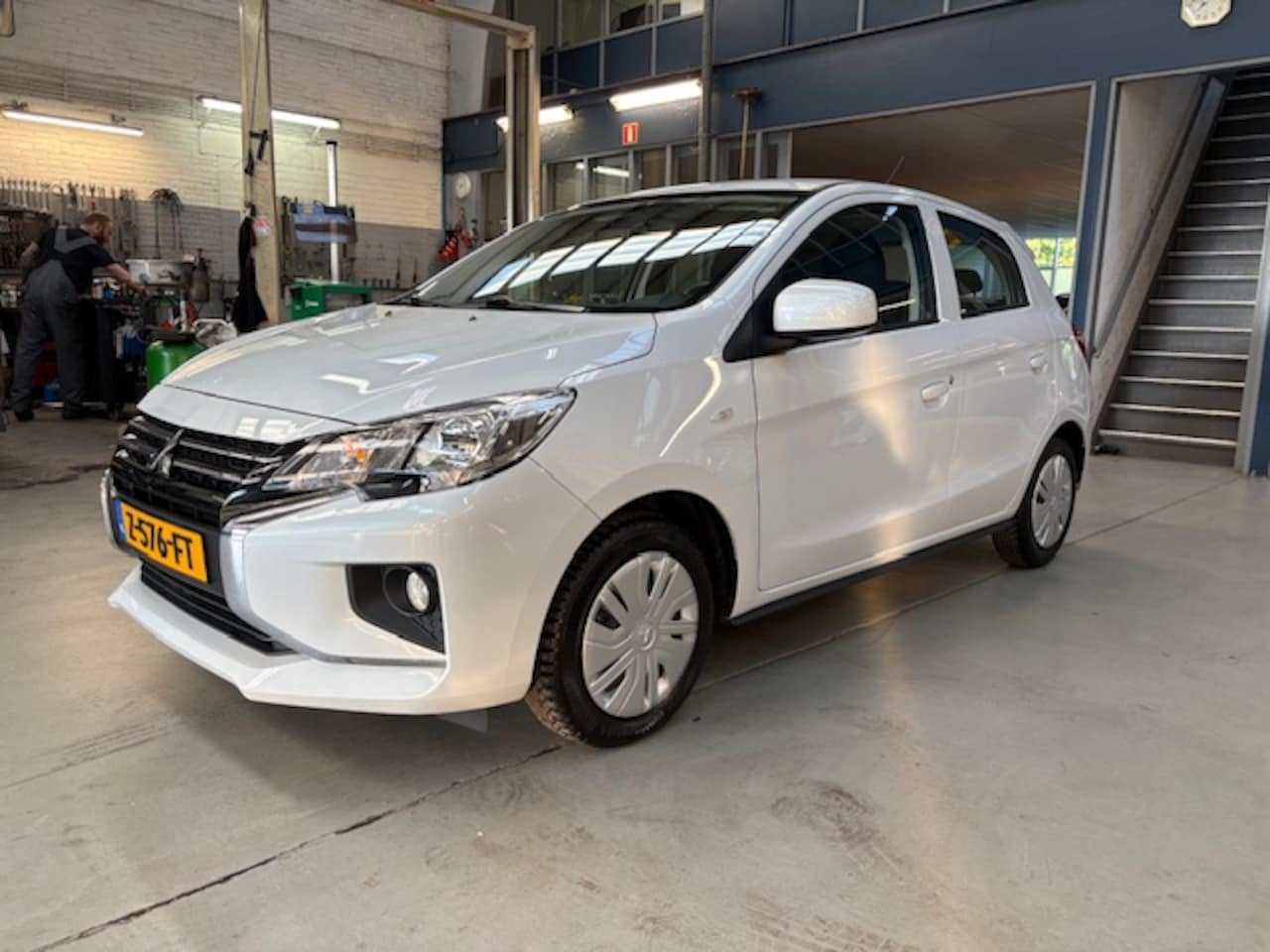 Mitsubishi Space Star - 1.2 MIVEC ClearTec 71pk Connect+ | White metallic | Apple carplay / Android auto | Airco | - AutoWereld.nl
