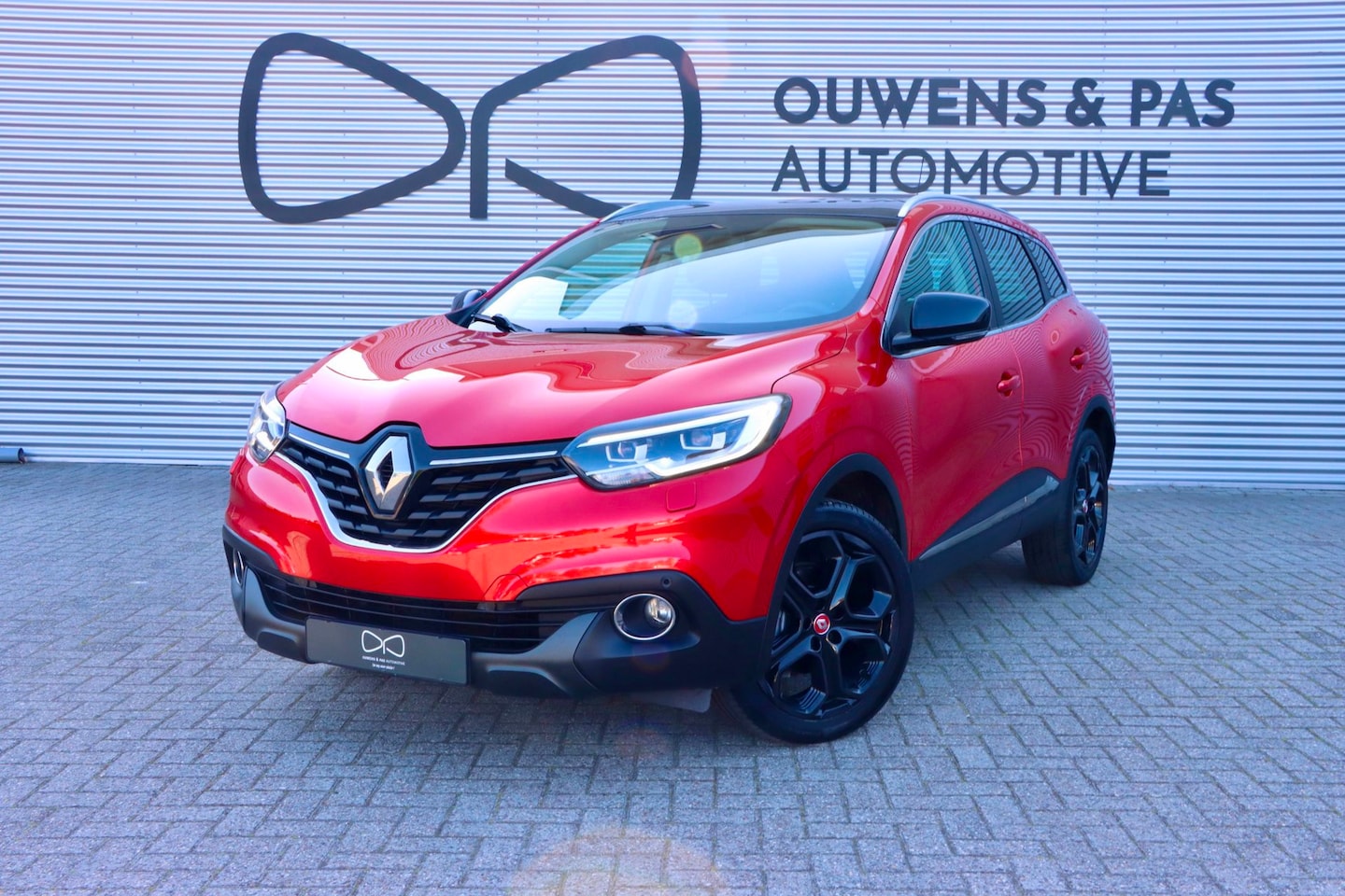 Renault Kadjar - 1.2 TCe Bose | PANORAMA | LEER | NAVIGATIE | TREKHAAK - AutoWereld.nl