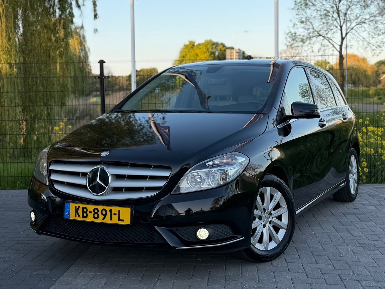 Mercedes-Benz B-klasse - 180 AUT / CLIMA / CRUISE / LEDER / PDC / TREKHAAK - AutoWereld.nl