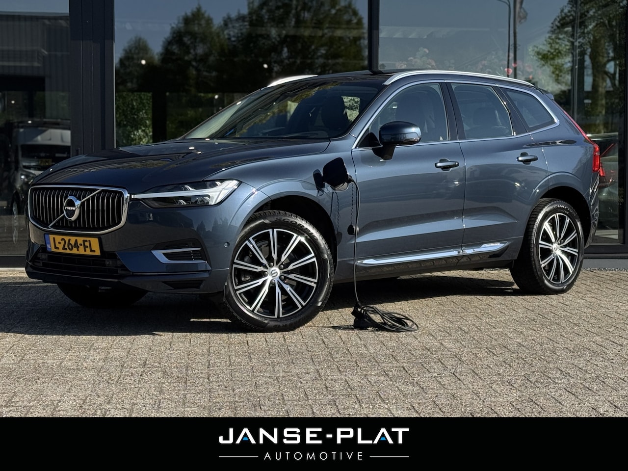 Volvo XC60 - 2.0 T6 AWD Inscription Pano | Trekhaak | Pilot Assist - AutoWereld.nl
