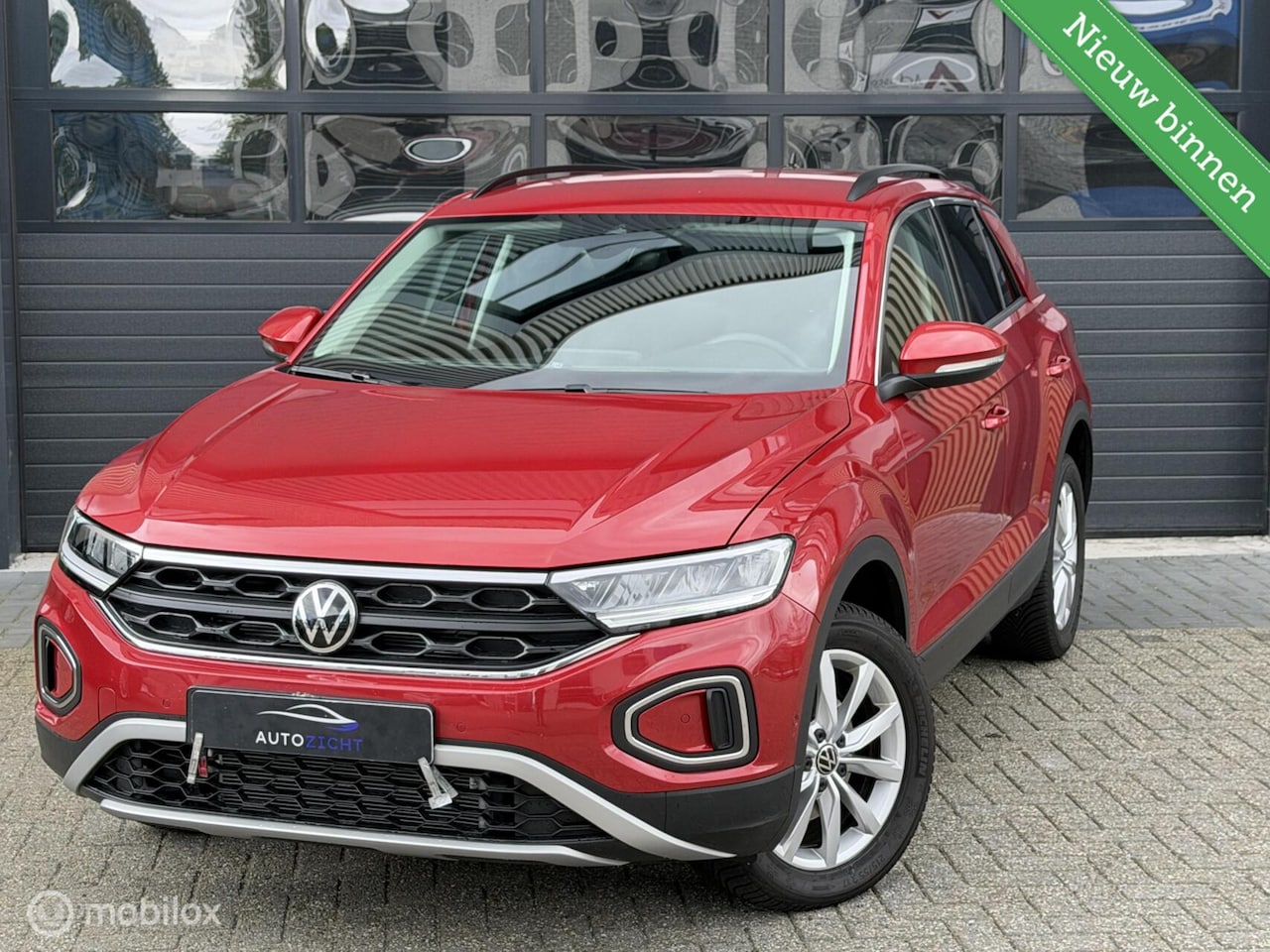 Volkswagen T-Roc - 1.5 TSI Life Edition | ACC | Camera | Carplay - AutoWereld.nl