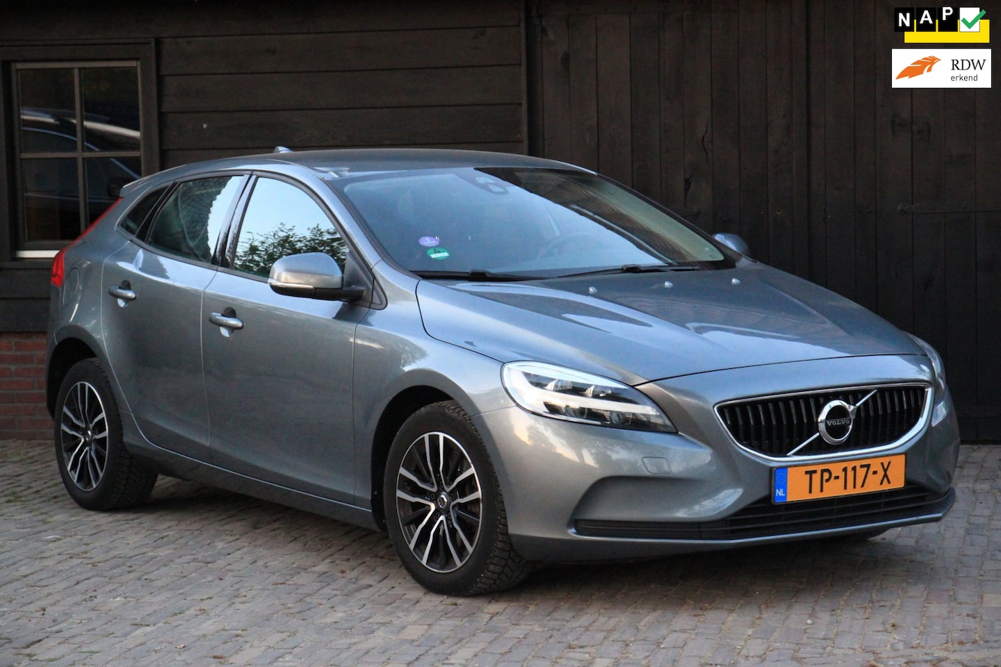 Volvo V40 - 1.5 T2 Edition+ Navigatie/Parkeersensor/Led/Stoelverwarming - AutoWereld.nl