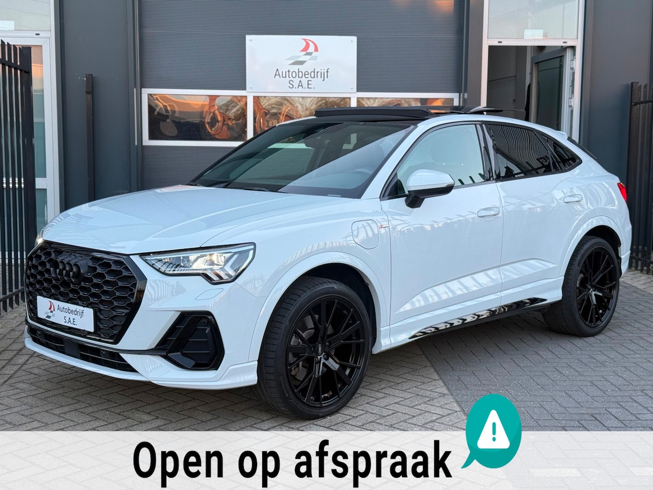 Audi Q3 Sportback - 45 TFSI e 3x S-Line MATRIX PANO SFEER TREKHAAK KEYLESS - AutoWereld.nl