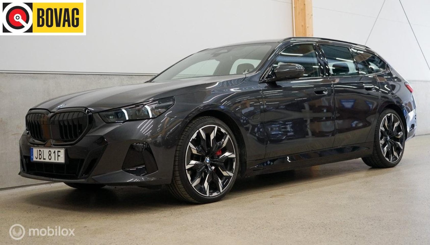 BMW 5-serie Touring - 550e xDrive M-sport Pro, B&W, trekhaak - AutoWereld.nl