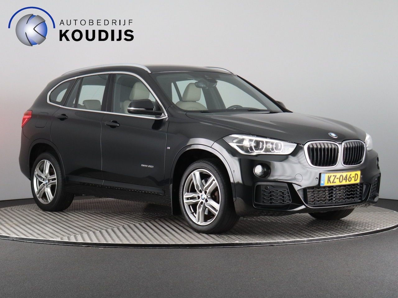 BMW X1 - sDrive20i Centennial High Executive M-Sport (NL-Auto / Afn. trekhaak nieuw! / Head Up / Na - AutoWereld.nl