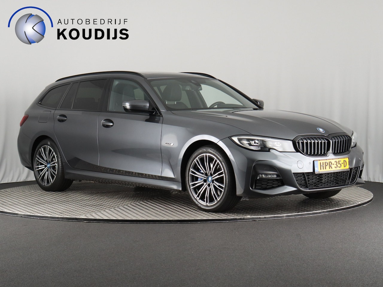 BMW 3-serie Touring - 330e Business Edition + M Sport (Pano / Navi / Cruise / Camera / Carplay) - AutoWereld.nl