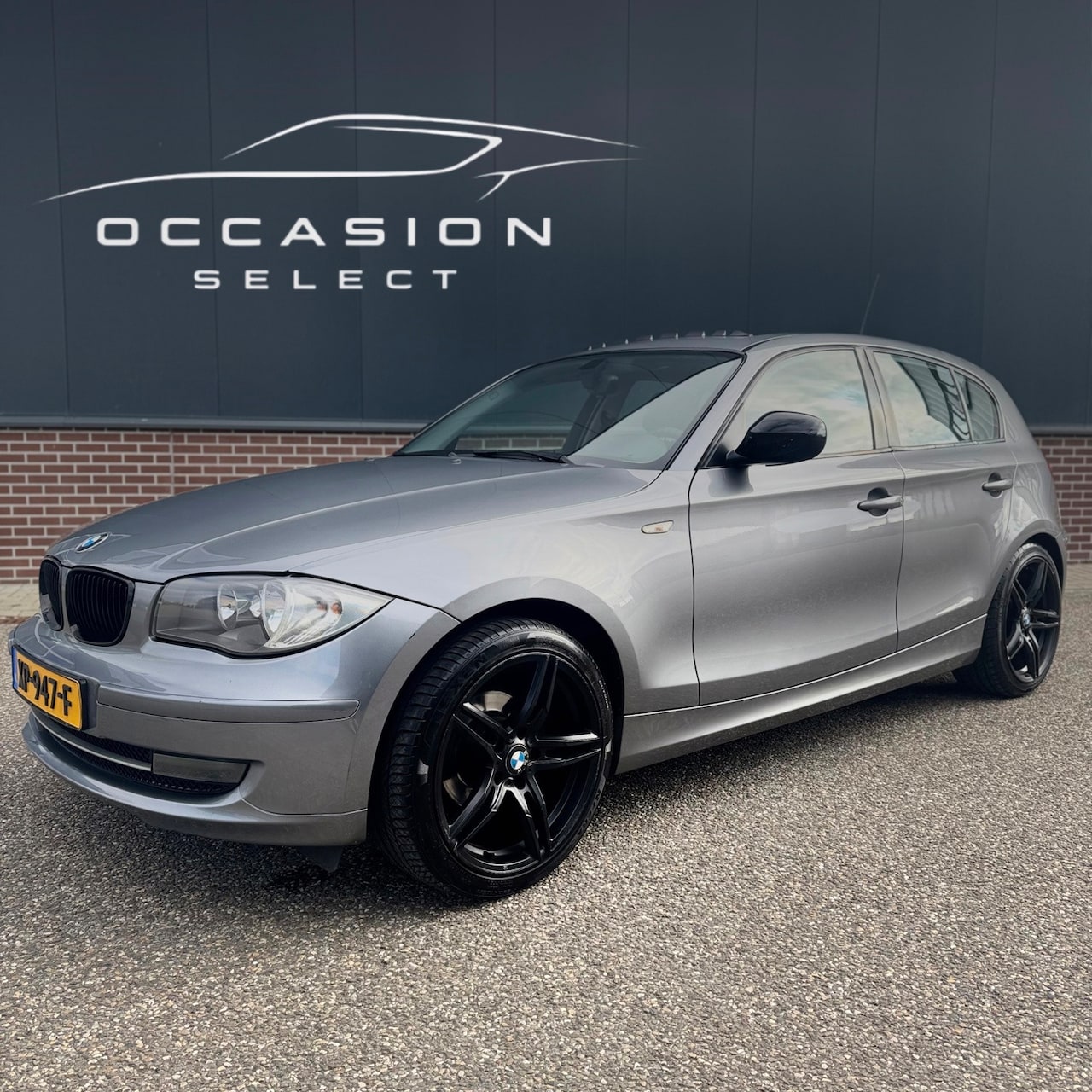 BMW 1-serie - 116i High Executive | PANO | Airco | Nieuwe APK Erbij - AutoWereld.nl