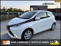 Toyota Aygo - 1.0 VVT-i x-play Navigatie, Camera, Airco