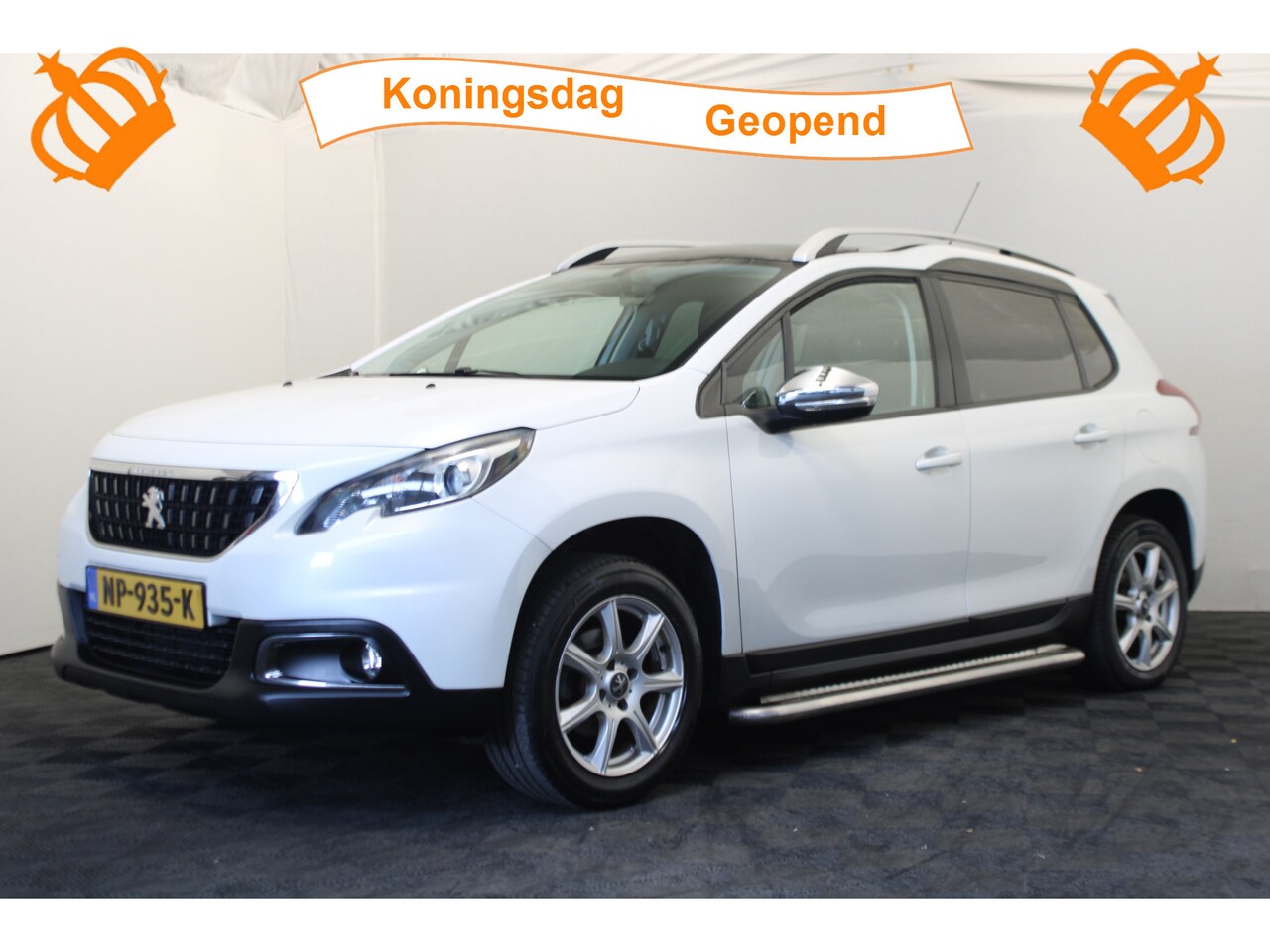 Peugeot 2008 - 1.2 PureTech Blue Lion |Pano|Navi|Trekhaak| - AutoWereld.nl