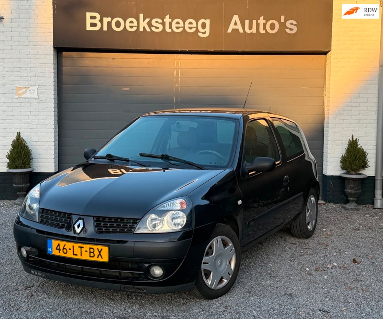 Renault Clio - 1.2-16V Expression Weinig echte Kilometers!! - AutoWereld.nl