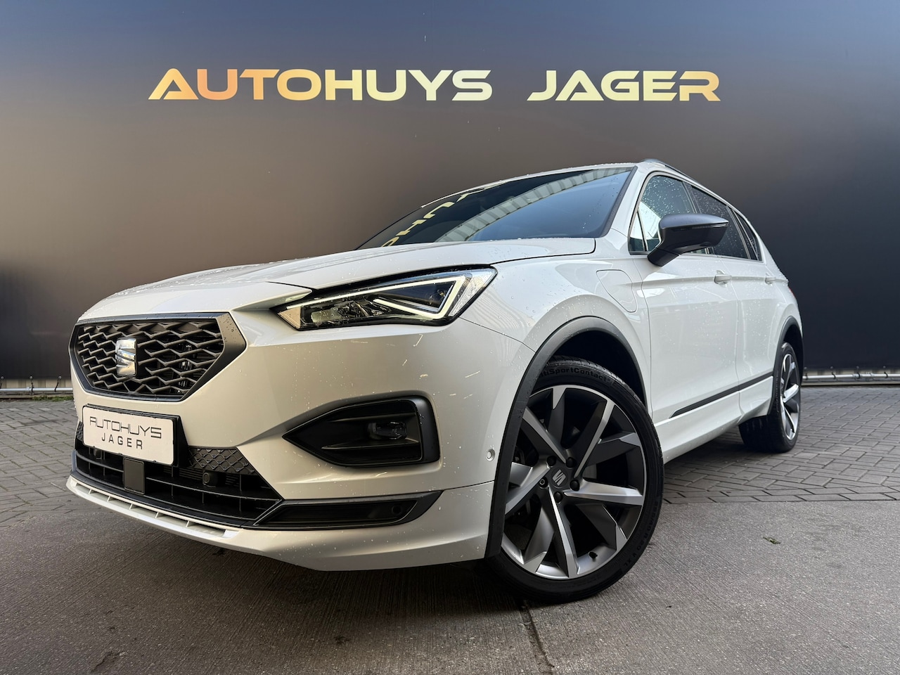 SEAT Tarraco - 1.4 TSI e-Hybrid PHEV FR Business Pano Memory Camera Carplay - AutoWereld.nl