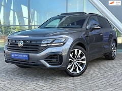 Volkswagen Touareg - 3.0 TSi 4MOTION R 463pk Luchtvering / Trekhaak / Massage Stoelen