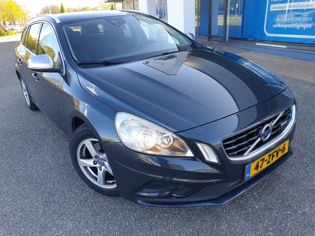 Volvo V60 - 1.6 T3 R-Design 1.6 T3 R-Design - AutoWereld.nl