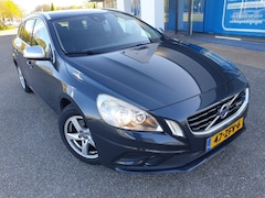 Volvo V60 - 1.6 T3 R-Design