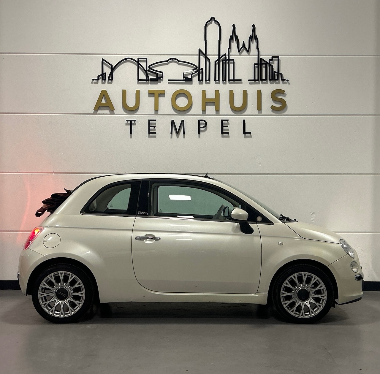 Fiat 500 C - 1.2 Lounge Cabrio Carplay Airco Parkeersensoren Leder/Stof Isofix Nwe Apk 16Inch - AutoWereld.nl
