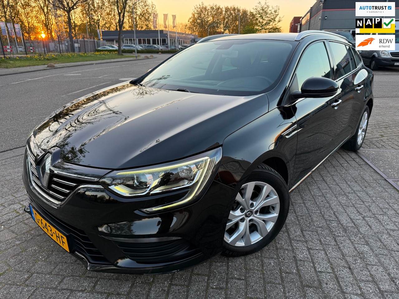 Renault Mégane Estate - 1.3 TCe LIMITED 2019 NAVI VOL-LED CARPLAY NAP CLIMA - AutoWereld.nl