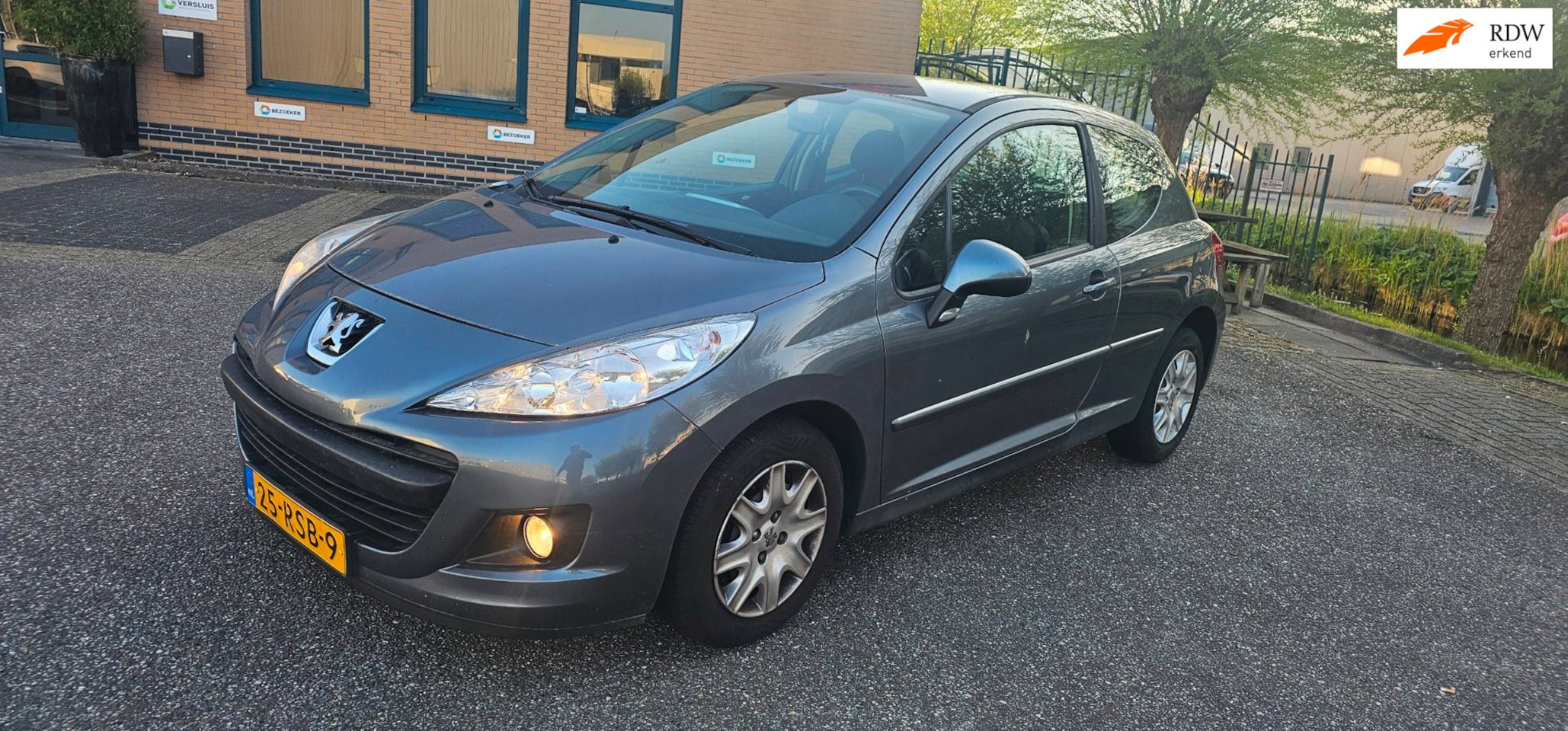 Peugeot 207 - 1.4 Acces Lite verbruikt koelvloeistof - AutoWereld.nl