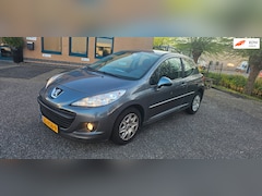Peugeot 207 - 1.4 Acces Lite verbruikt koelvloeistof