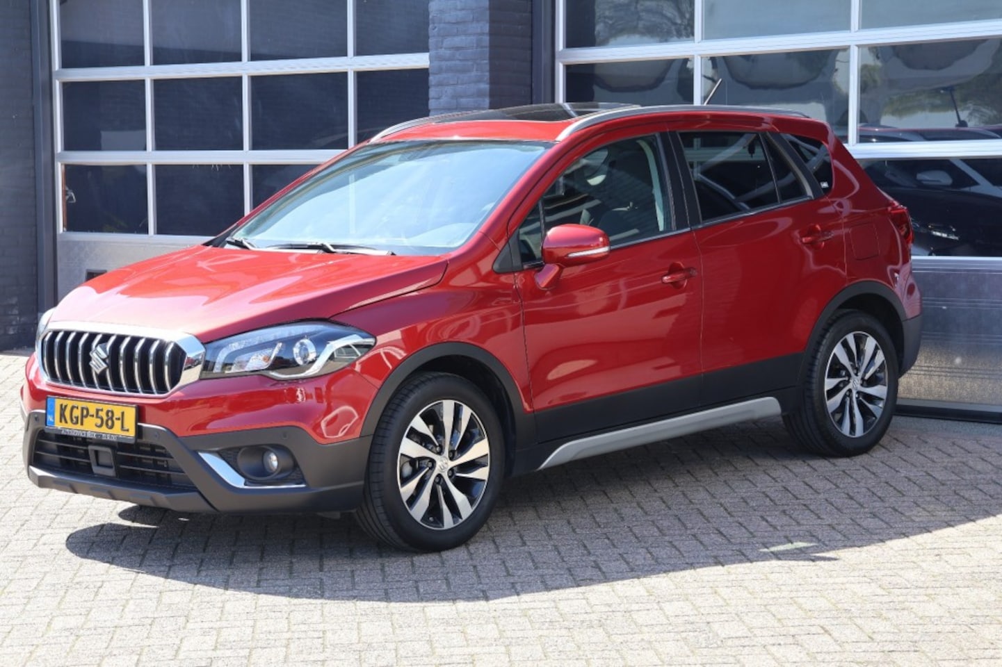 Suzuki S-Cross - 1.4 Boosterjet automaat allgrip, panoramdak, leder, trekhaak - AutoWereld.nl