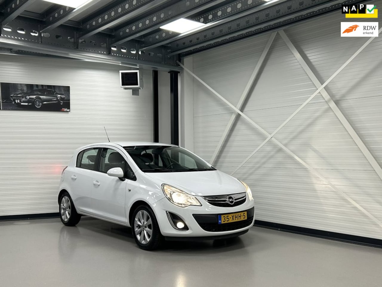 Opel Corsa - 1.2-16V Anniversary Parkeersensoren/CruiseC/Leder/Elektrisch-pakket/LMV - AutoWereld.nl