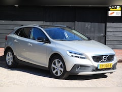Volvo V40 Cross Country - 1.5 T3 Polar+ Luxury Panorama/Camera/Leer/Parkeersensor v, a/Trekhaak afneembaar