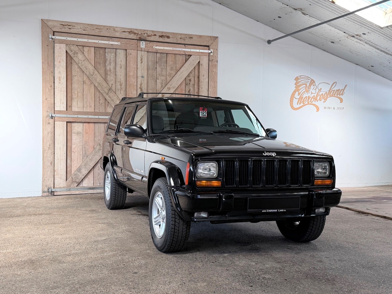 Jeep Cherokee - XJ - 60th Anniversary - Just arrived - AutoWereld.nl