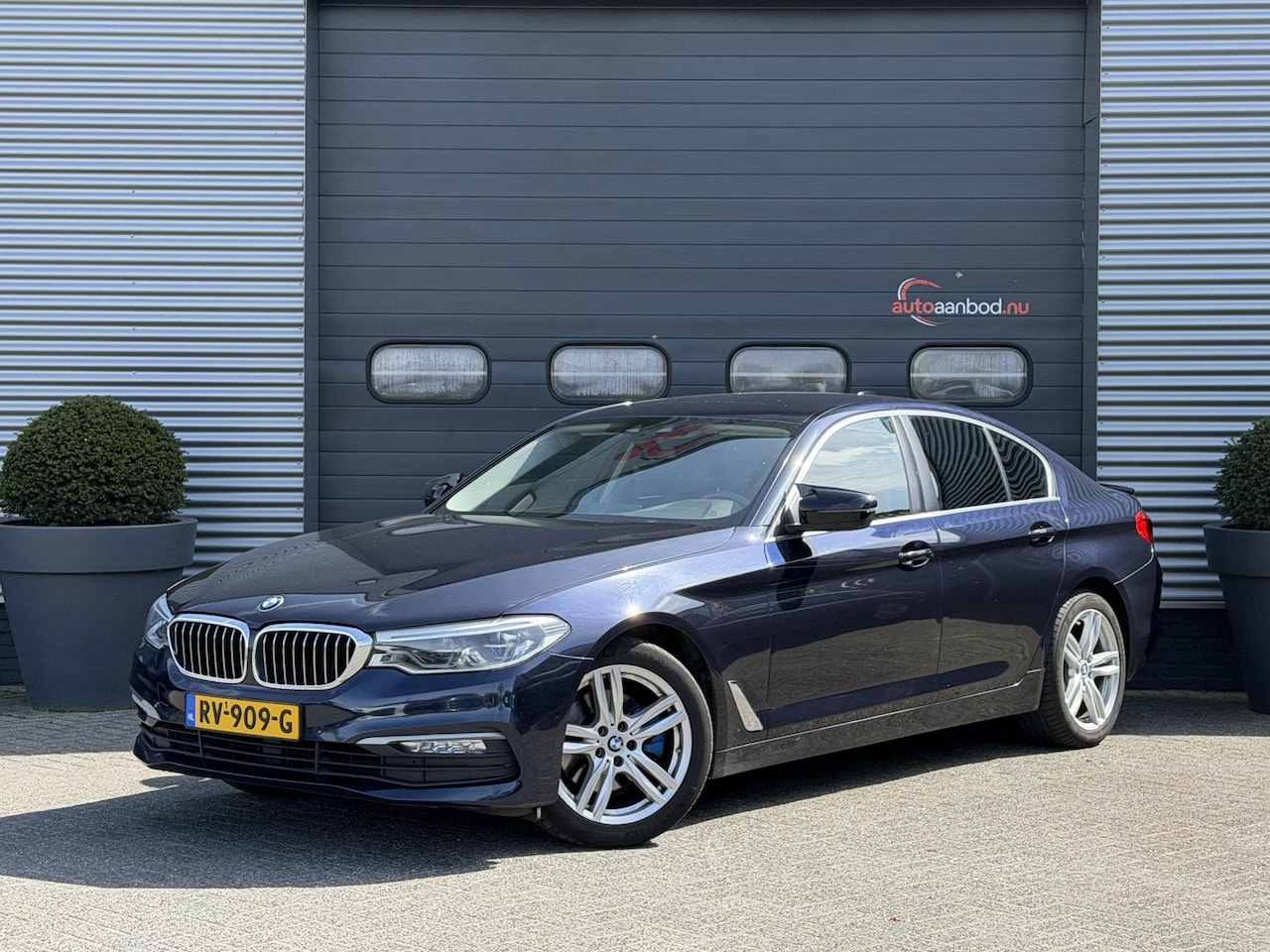 BMW 5-serie - 520i High Executive | Navigatie | Lederen Bekleding | Comfort Stoelen | Parkeersensoren | - AutoWereld.nl