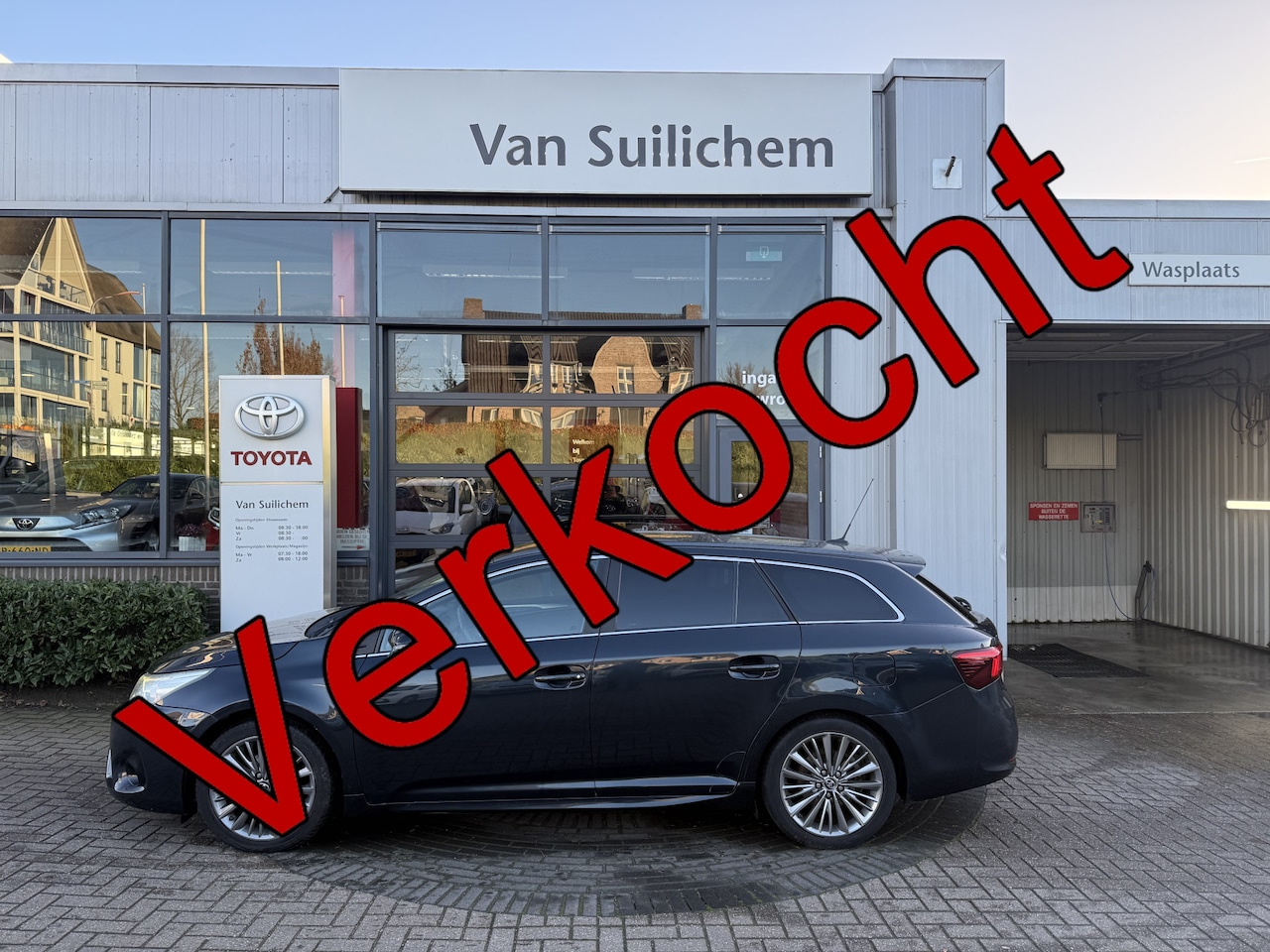 Toyota Avensis Touring Sports - 2.0 VVT-i Executive Business Premium 2.0 VVT-i Executive Business Premium - AutoWereld.nl