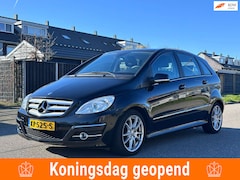 Mercedes-Benz B-klasse - 200 Automaat*Cruise*Stoelverwarming*Airco*LM velgen*Parkeersensoren