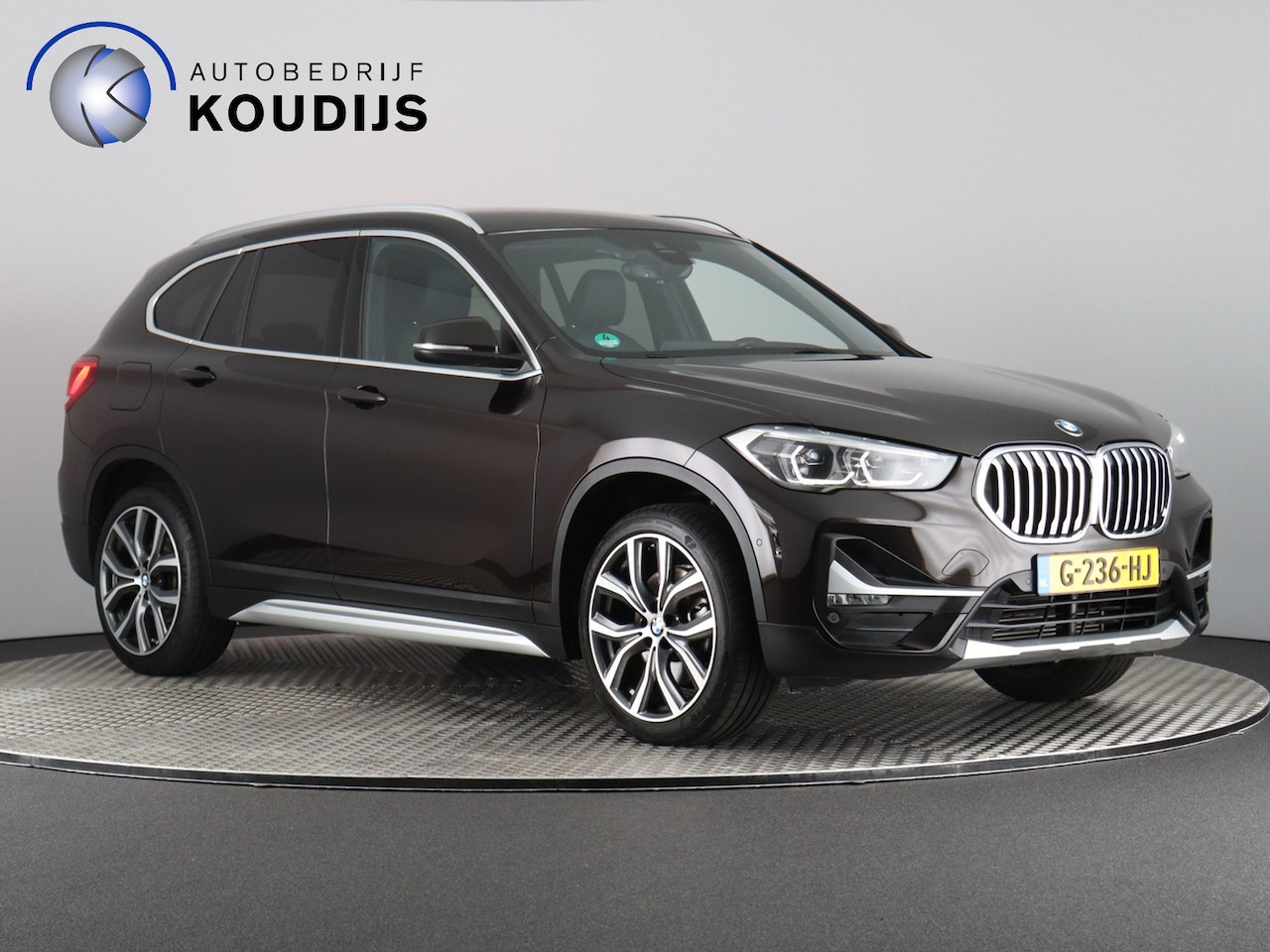 BMW X1 - sDrive20i VDL Nedcar Edition (Afn. Trekhaak / Camera / Navi Pro / Head Up / 19'') - AutoWereld.nl