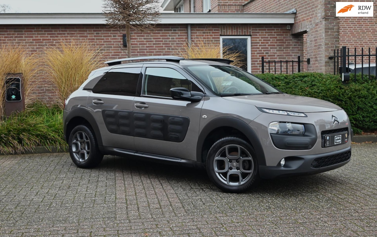 Citroën C4 Cactus - 1.2 PureTech Business Plus NW Distributie Panoramadak Camera Clima Cruise 16'' - AutoWereld.nl