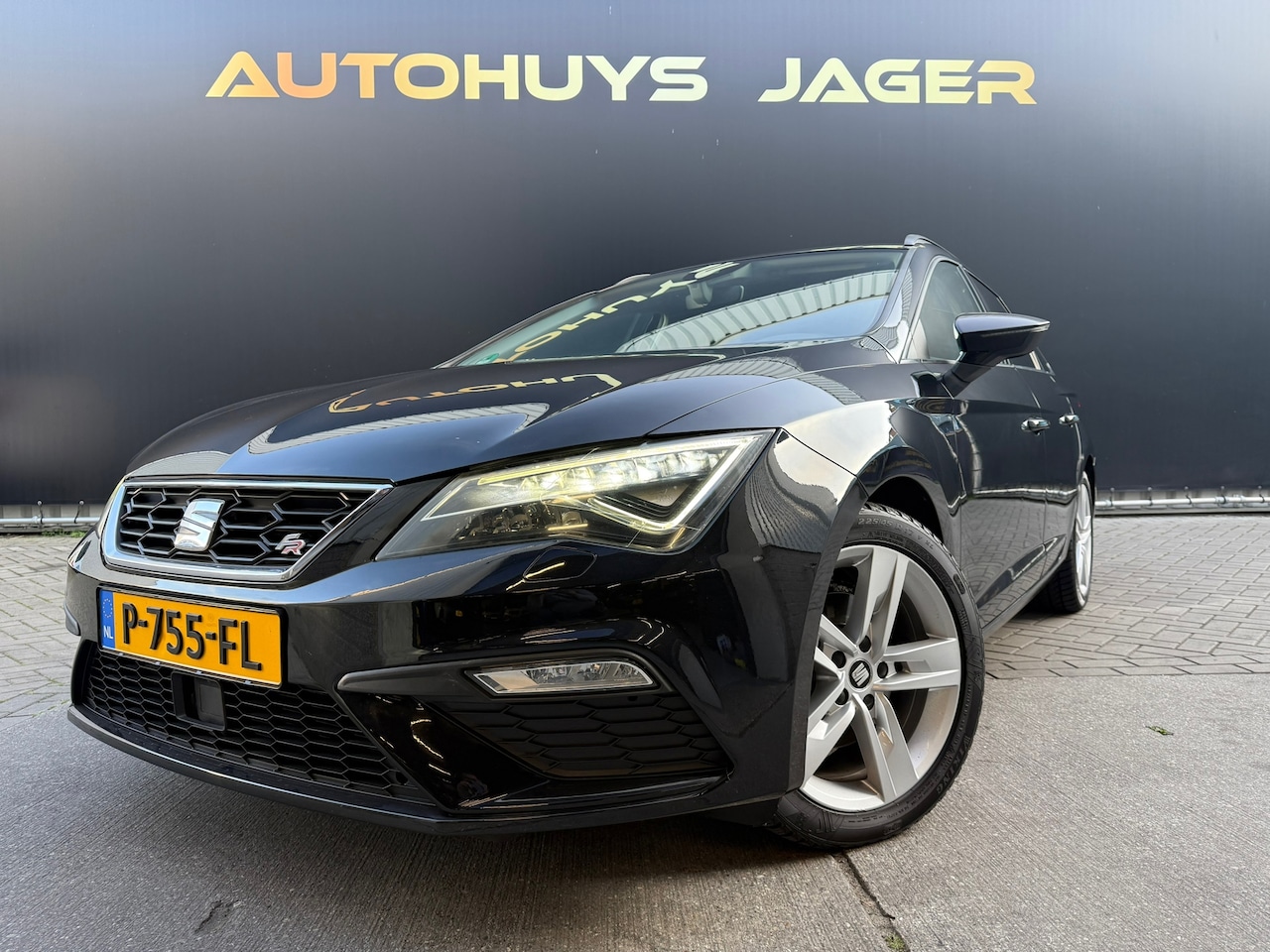 SEAT Leon ST - 1.5 TSI FR Business Automaat Sensoren Carplay Getinte ramen - AutoWereld.nl