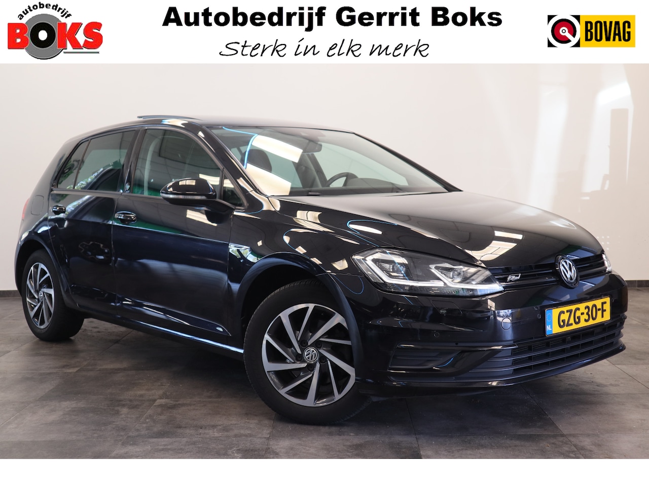 Volkswagen Golf - 1.5 TSI Highline Business R Panoramadak Trekhaak Carplay - AutoWereld.nl