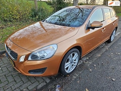 Volvo V60 - 1.6 D2 Summum automaat , 360 camera , line ac, navi, leer
