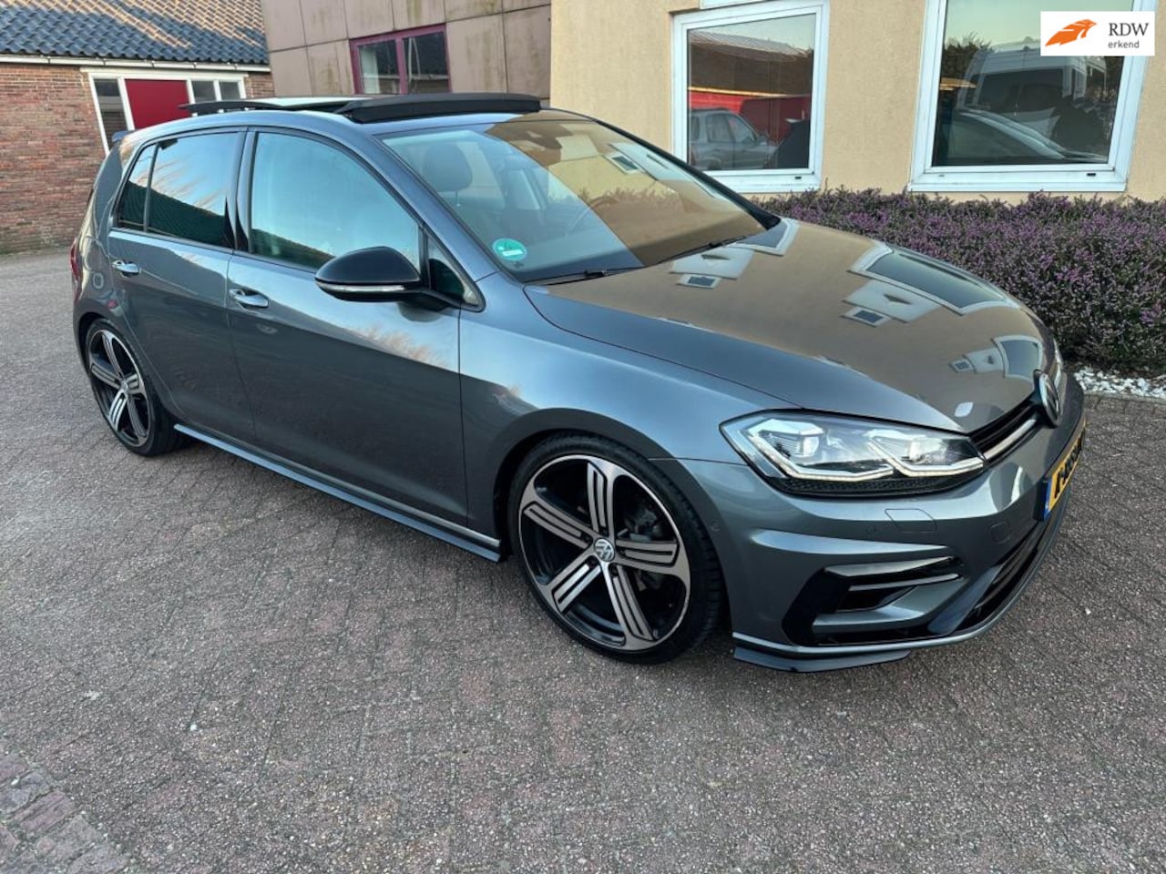 Volkswagen Golf - 1.5 TSI Highline PANO CAMERA NAVI R-LINE UITV - AutoWereld.nl