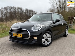 MINI Cooper - 1.5 Business / 1e Eigenaar / Navi / Airco / 15" Velgen / 6 Versnellingen / Goed onderhoude