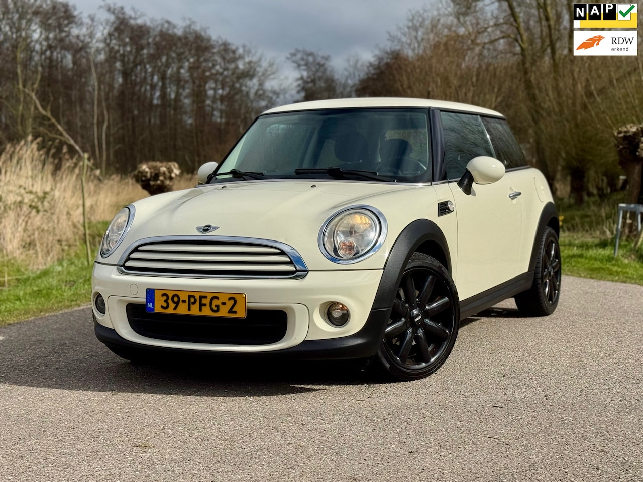 MINI One - Mini 1.6 MINIMALIST Business Line Airco Navigatie Cruise Control 17" NAP - AutoWereld.nl