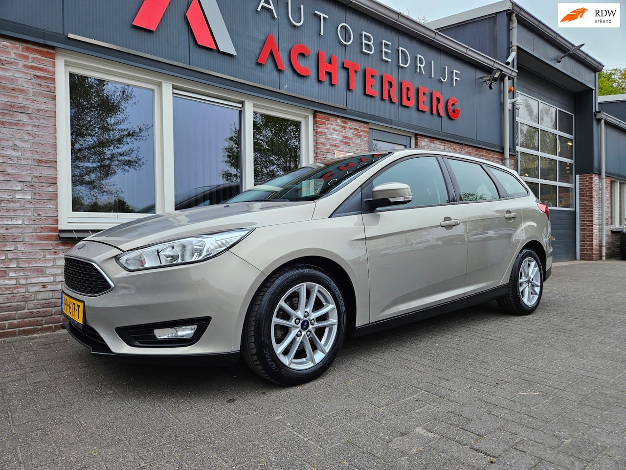 Ford Focus Wagon - 1.0 Titanium Trekhaak! Nieuwe Distributieriem! Airco/Clima! Cruise Control! Nette Auto! - AutoWereld.nl
