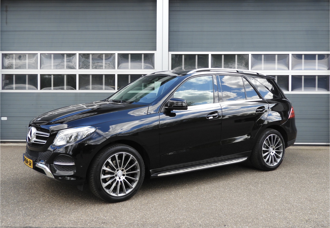 Mercedes-Benz GLE-Klasse - 350 d 4MATIC AUT | TREKHAAK | LED | LUCHTVERING | PANORAMADAK - AutoWereld.nl