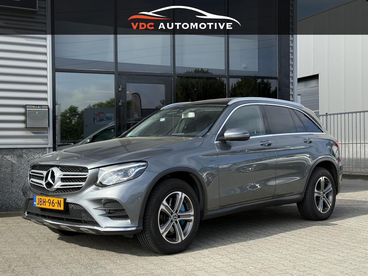 Mercedes-Benz GLC-klasse - 350e 4M AMG Pano | Trekhaak | Camera | Stoelverwarming | Leder | Dealer Onderhouden - AutoWereld.nl