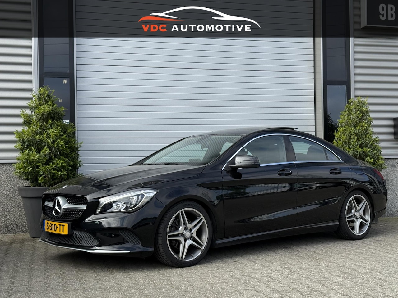 Mercedes-Benz CLA-Klasse - 180 Pano | Trekhaak | Stoelverwarming | LED | Cruisecontrol | Volledig Onderhouden - AutoWereld.nl