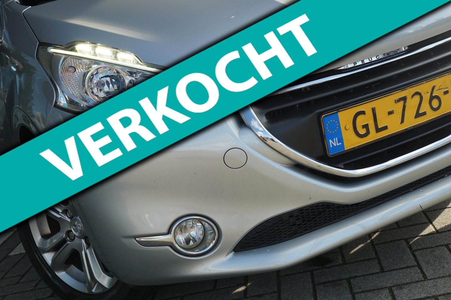 Peugeot 208 - 1.2 110PK Allure - Gris Aluminium - Navigatie/Bleutooth/LMV - AutoWereld.nl